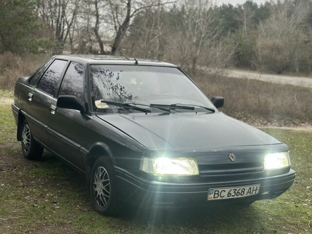 Синий Рено 21, объемом двигателя 1.8 л и пробегом 333 тыс. км за 550 $, фото 2 на Automoto.ua