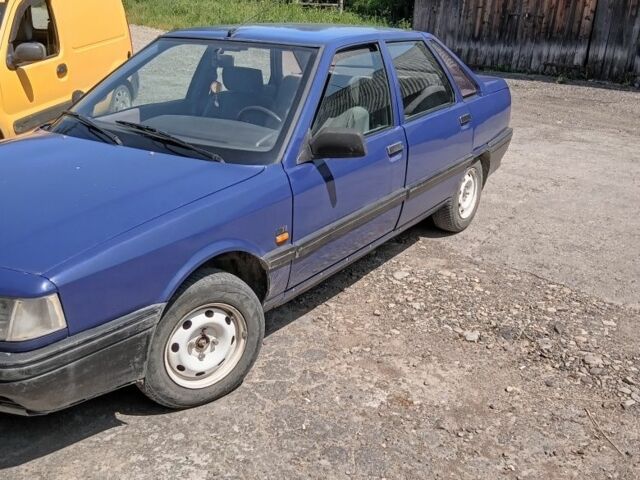 Синий Рено 21, объемом двигателя 1.7 л и пробегом 165 тыс. км за 1200 $, фото 5 на Automoto.ua