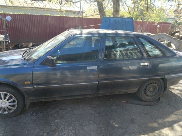 Синий Рено 21, объемом двигателя 1 л и пробегом 200 тыс. км за 850 $, фото 1 на Automoto.ua