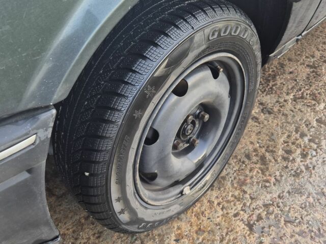 Зеленый Рено 21, объемом двигателя 1.7 л и пробегом 395 тыс. км за 828 $, фото 2 на Automoto.ua