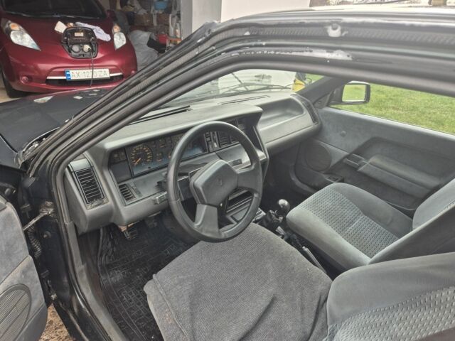 Зеленый Рено 21, объемом двигателя 1.7 л и пробегом 395 тыс. км за 828 $, фото 3 на Automoto.ua