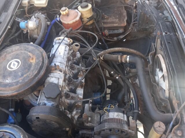 Зеленый Рено 21, объемом двигателя 1.7 л и пробегом 111 тыс. км за 1000 $, фото 6 на Automoto.ua