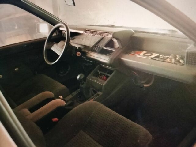 Белый Рено 25, объемом двигателя 2.2 л и пробегом 350 тыс. км за 379 $, фото 6 на Automoto.ua