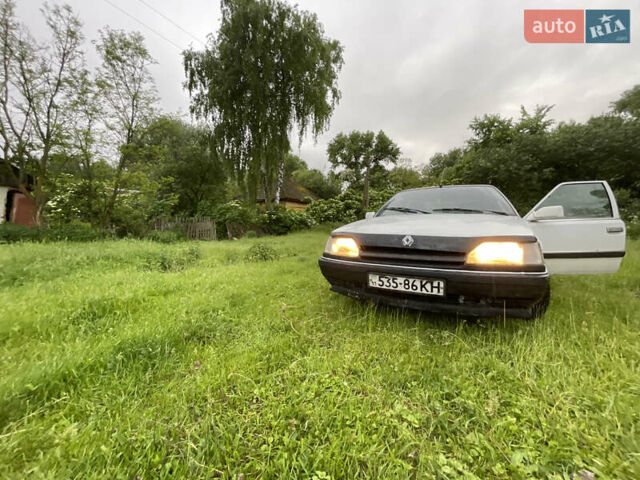 Білий Рено 25, об'ємом двигуна 2.2 л та пробігом 430 тис. км за 750 $, фото 2 на Automoto.ua