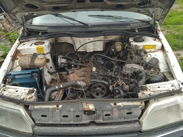 Белый Рено 25, объемом двигателя 2 л и пробегом 458 тыс. км за 858 $, фото 4 на Automoto.ua