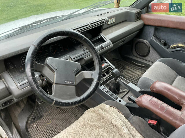 Білий Рено 25, об'ємом двигуна 2.2 л та пробігом 430 тис. км за 750 $, фото 31 на Automoto.ua