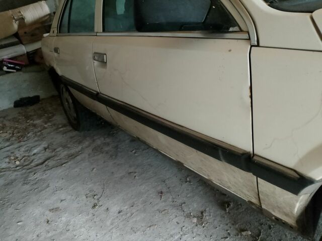 Білий Рено 25, об'ємом двигуна 2 л та пробігом 300 тис. км за 827 $, фото 3 на Automoto.ua