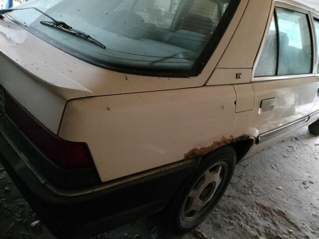 Білий Рено 25, об'ємом двигуна 2 л та пробігом 300 тис. км за 827 $, фото 1 на Automoto.ua