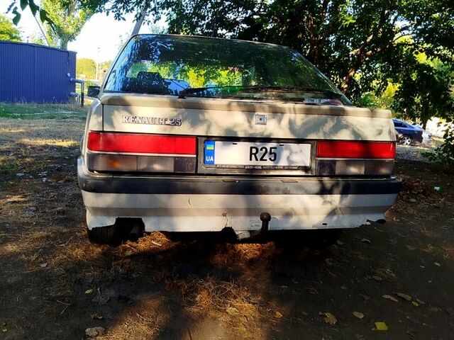 Белый Рено 25, объемом двигателя 2.2 л и пробегом 450 тыс. км за 710 $, фото 1 на Automoto.ua