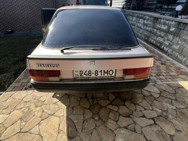 Бежевый Рено 25, объемом двигателя 0 л и пробегом 3 тыс. км за 1100 $, фото 6 на Automoto.ua