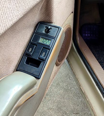 Бежевый Рено 25, объемом двигателя 2 л и пробегом 350 тыс. км за 1400 $, фото 9 на Automoto.ua