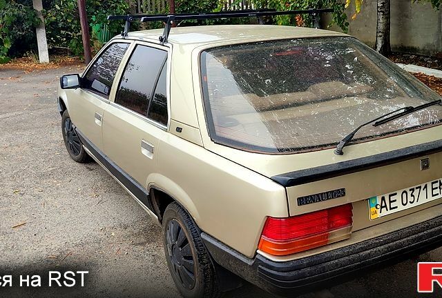 Бежевый Рено 25, объемом двигателя 2 л и пробегом 350 тыс. км за 1400 $, фото 2 на Automoto.ua