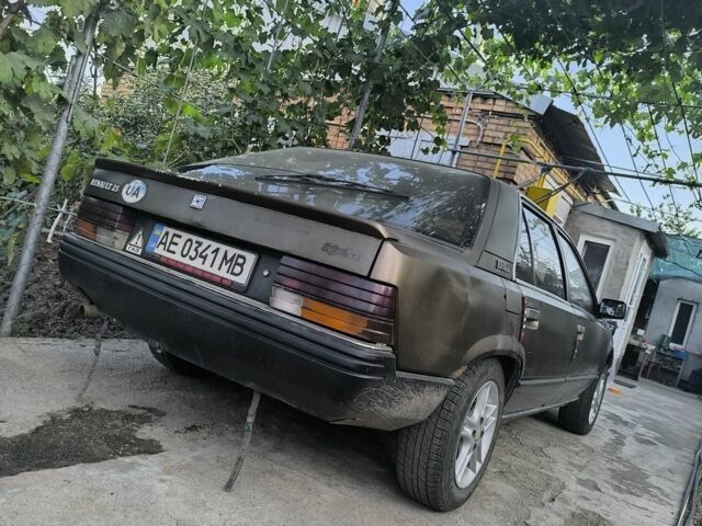 Коричневый Рено 25, объемом двигателя 2 л и пробегом 250 тыс. км за 1350 $, фото 2 на Automoto.ua