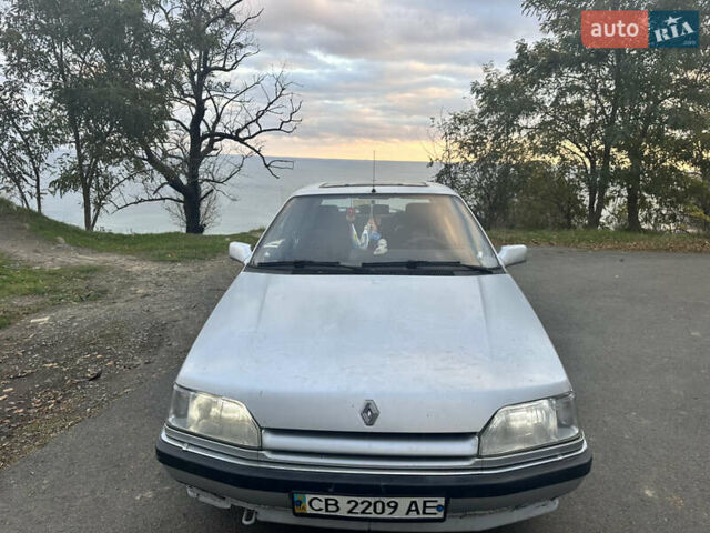 Рено 25 1985 у Одесі на Automoto.ua Сірий Рено 25, об'ємом двигуна 2 л та пробігом 300 тис. км за 1500 $, фото 6 на Automoto.ua