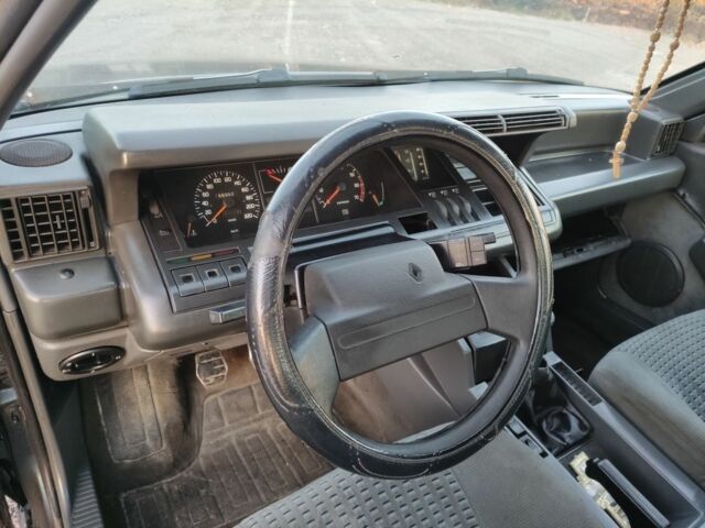 Рено 25 1990 в Ровно на Automoto.ua Синий Рено 25, объемом двигателя 2.2 л и пробегом 200 тыс. км за 1400 $, фото 6 на Automoto.ua