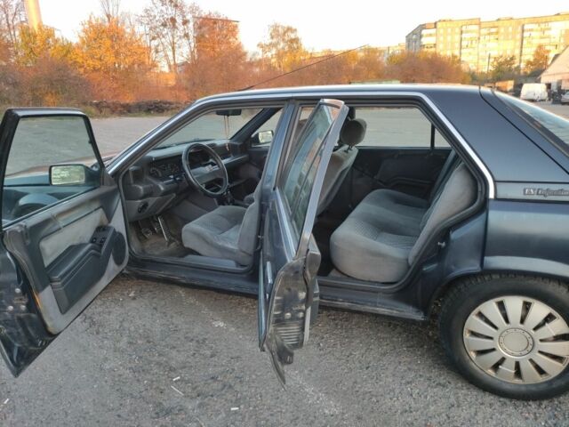 Рено 25 1990 в Ровно на Automoto.ua Синий Рено 25, объемом двигателя 2.2 л и пробегом 200 тыс. км за 1400 $, фото 5 на Automoto.ua