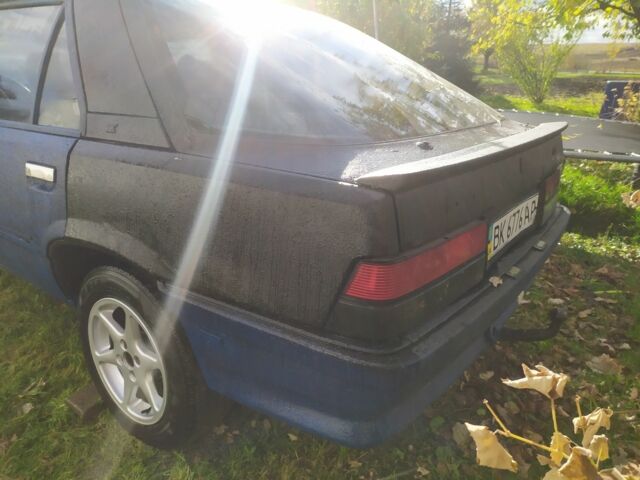 Синий Рено 25, объемом двигателя 2 л и пробегом 180 тыс. км за 495 $, фото 2 на Automoto.ua