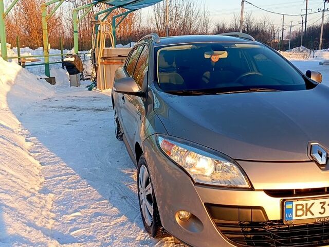 Бежевий Рено 3, об'ємом двигуна 1.5 л та пробігом 23200 тис. км за 6999 $, фото 3 на Automoto.ua