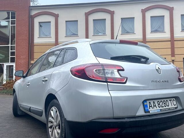 Серый Рено 3, объемом двигателя 1.5 л и пробегом 29800 тыс. км за 5700 $, фото 4 на Automoto.ua