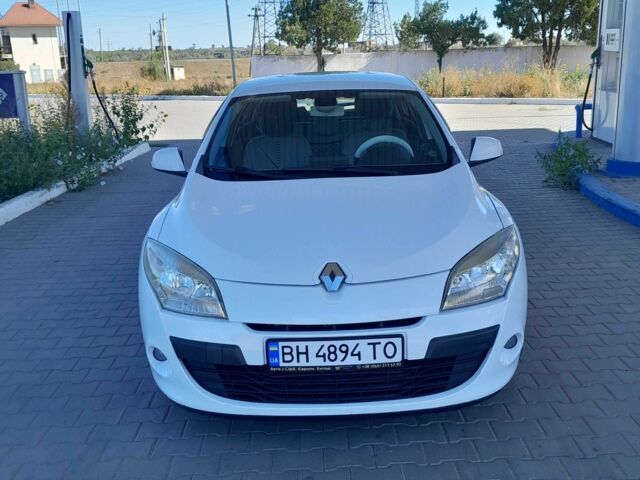 Белый Рено 4, объемом двигателя 1.5 л и пробегом 300 тыс. км за 5999 $, фото 5 на Automoto.ua