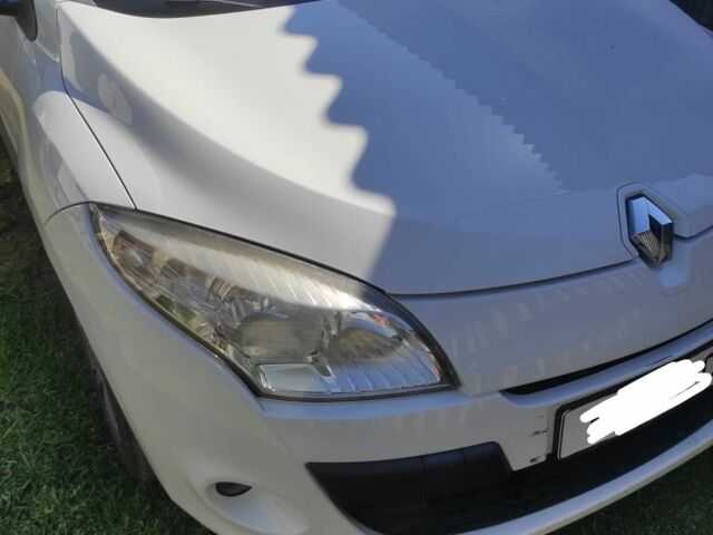 Белый Рено 4, объемом двигателя 1.6 л и пробегом 250 тыс. км за 6500 $, фото 1 на Automoto.ua