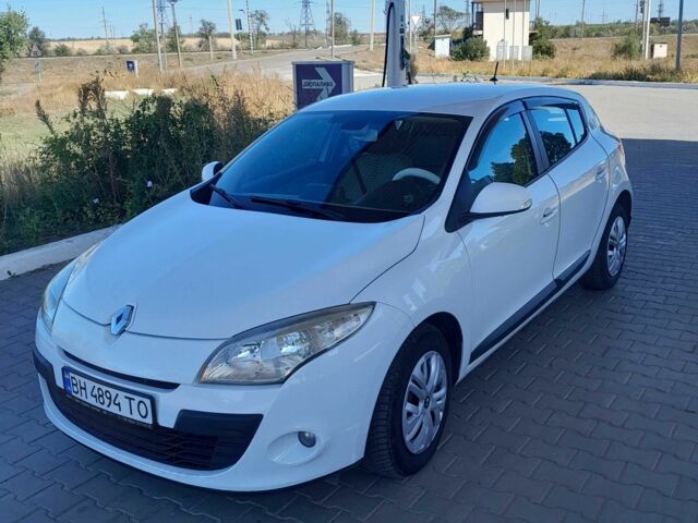Белый Рено 4, объемом двигателя 1.5 л и пробегом 300 тыс. км за 5999 $, фото 1 на Automoto.ua