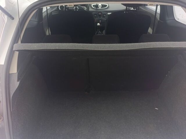 Білий Рено 4, об'ємом двигуна 1.5 л та пробігом 245 тис. км за 5000 $, фото 8 на Automoto.ua