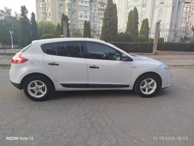 Рено 4 2011 у Одесі на Automoto.ua Білий Рено 4, об'ємом двигуна 1.5 л та пробігом 278 тис. км за 5500 $, фото 3 на Automoto.ua