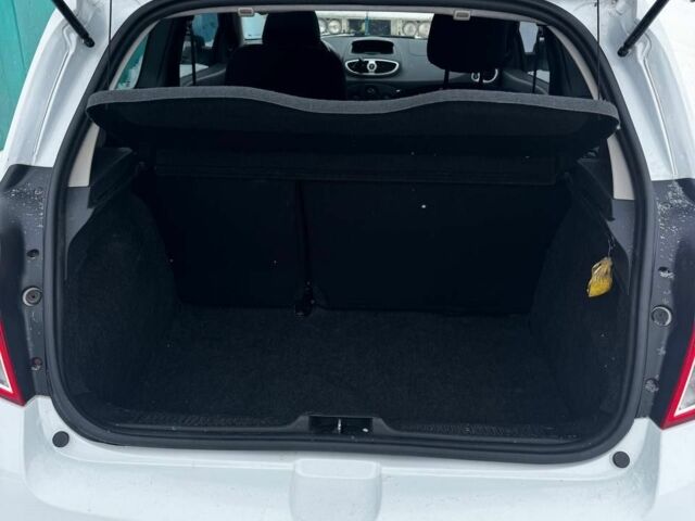 Білий Рено 4, об'ємом двигуна 1.5 л та пробігом 245 тис. км за 5000 $, фото 4 на Automoto.ua