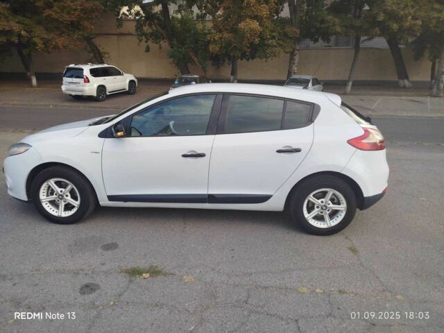 Рено 4 2011 у Одесі на Automoto.ua Білий Рено 4, об'ємом двигуна 1.5 л та пробігом 278 тис. км за 5500 $, фото 4 на Automoto.ua