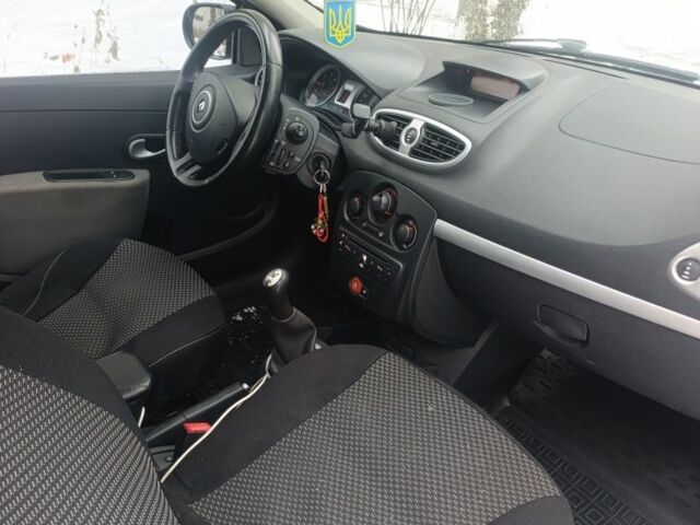 Білий Рено 4, об'ємом двигуна 1.5 л та пробігом 245 тис. км за 5000 $, фото 10 на Automoto.ua