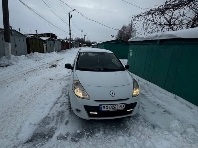 Білий Рено 4, об'ємом двигуна 1.5 л та пробігом 245 тис. км за 5000 $, фото 5 на Automoto.ua