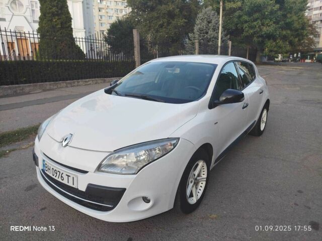 Рено 4 2011 у Одесі на Automoto.ua Білий Рено 4, об'ємом двигуна 1.5 л та пробігом 278 тис. км за 5500 $, фото 1 на Automoto.ua