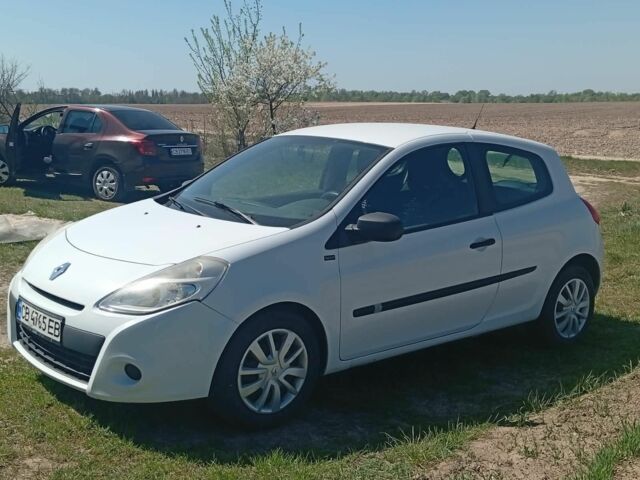 Білий Рено 4, об'ємом двигуна 1.1 л та пробігом 158 тис. км за 4003 $, фото 3 на Automoto.ua