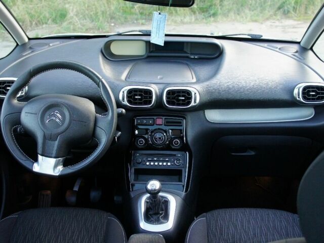 Белый Рено 4, объемом двигателя 1.4 л и пробегом 149 тыс. км за 6600 $, фото 4 на Automoto.ua
