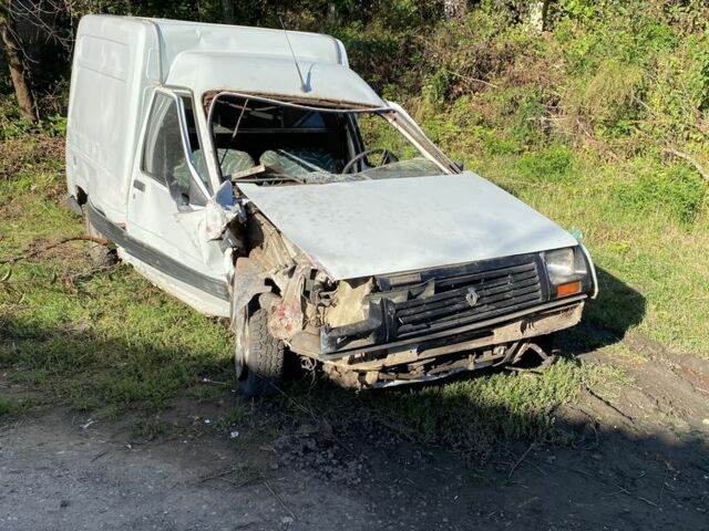 Белый Рено 4, объемом двигателя 1.1 л и пробегом 3 тыс. км за 450 $, фото 4 на Automoto.ua