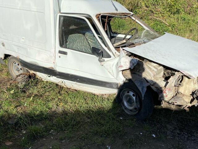 Белый Рено 4, объемом двигателя 1.1 л и пробегом 3 тыс. км за 450 $, фото 3 на Automoto.ua