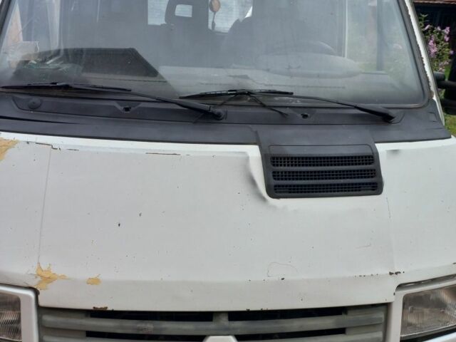 Белый Рено 4, объемом двигателя 2.1 л и пробегом 365 тыс. км за 1700 $, фото 5 на Automoto.ua