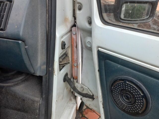 Белый Рено 4, объемом двигателя 2.1 л и пробегом 365 тыс. км за 1700 $, фото 4 на Automoto.ua