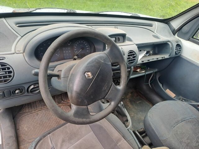Белый Рено 4, объемом двигателя 2 л и пробегом 300 тыс. км за 1450 $, фото 3 на Automoto.ua