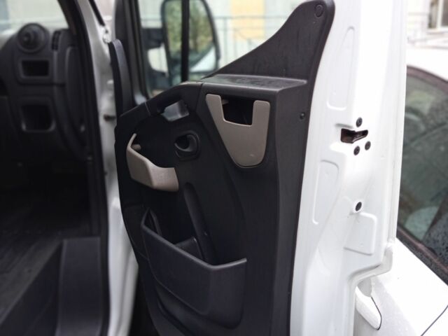 Белый Рено 4, объемом двигателя 2.3 л и пробегом 330 тыс. км за 13300 $, фото 10 на Automoto.ua