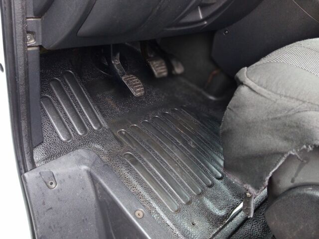 Белый Рено 4, объемом двигателя 2.3 л и пробегом 330 тыс. км за 13300 $, фото 8 на Automoto.ua