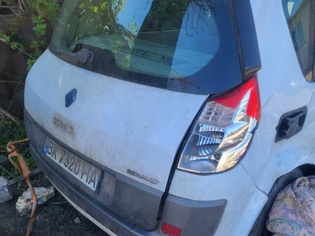 Белый Рено 4, объемом двигателя 2 л и пробегом 320 тыс. км за 1900 $, фото 2 на Automoto.ua