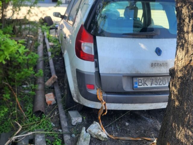 Белый Рено 4, объемом двигателя 2 л и пробегом 320 тыс. км за 1900 $, фото 1 на Automoto.ua