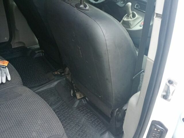 Белый Рено 4, объемом двигателя 1.5 л и пробегом 222 тыс. км за 4400 $, фото 5 на Automoto.ua