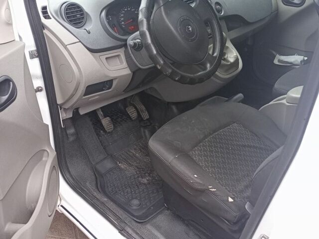 Белый Рено 4, объемом двигателя 1.5 л и пробегом 222 тыс. км за 4400 $, фото 2 на Automoto.ua