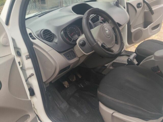 Белый Рено 4, объемом двигателя 1.5 л и пробегом 300 тыс. км за 4700 $, фото 4 на Automoto.ua