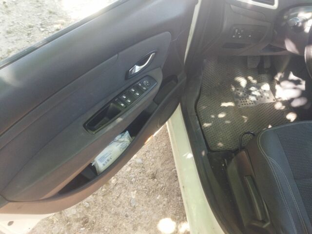 Белый Рено 4, объемом двигателя 1.5 л и пробегом 350 тыс. км за 6600 $, фото 11 на Automoto.ua