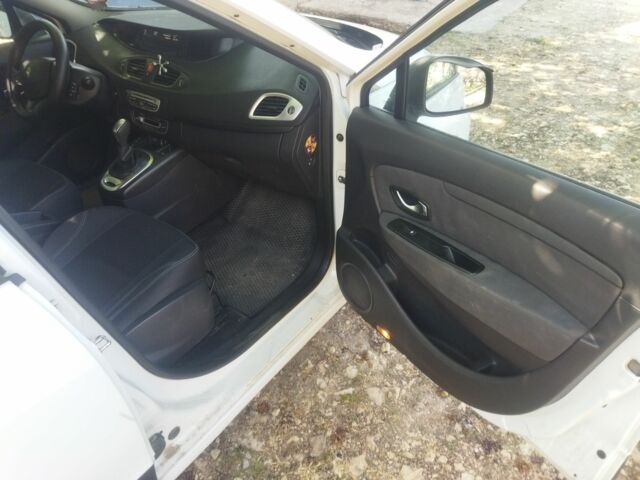 Белый Рено 4, объемом двигателя 1.5 л и пробегом 350 тыс. км за 6600 $, фото 13 на Automoto.ua