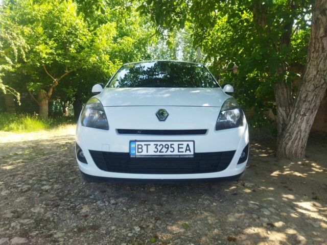 Белый Рено 4, объемом двигателя 1.5 л и пробегом 350 тыс. км за 6600 $, фото 10 на Automoto.ua